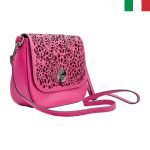 Дамска чанта с две дръжки  от естествена кожа с изрязани цветя на капака - Циклама